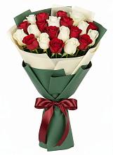 Букет Микс из красных и белых роз в Милославском