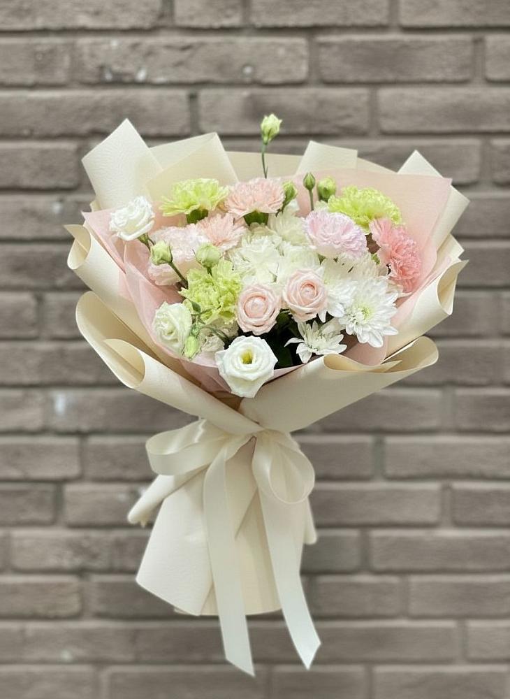 Букет цветов из: Гвоздики, Розы, Лизиантусы и Хризантемы в Милославском