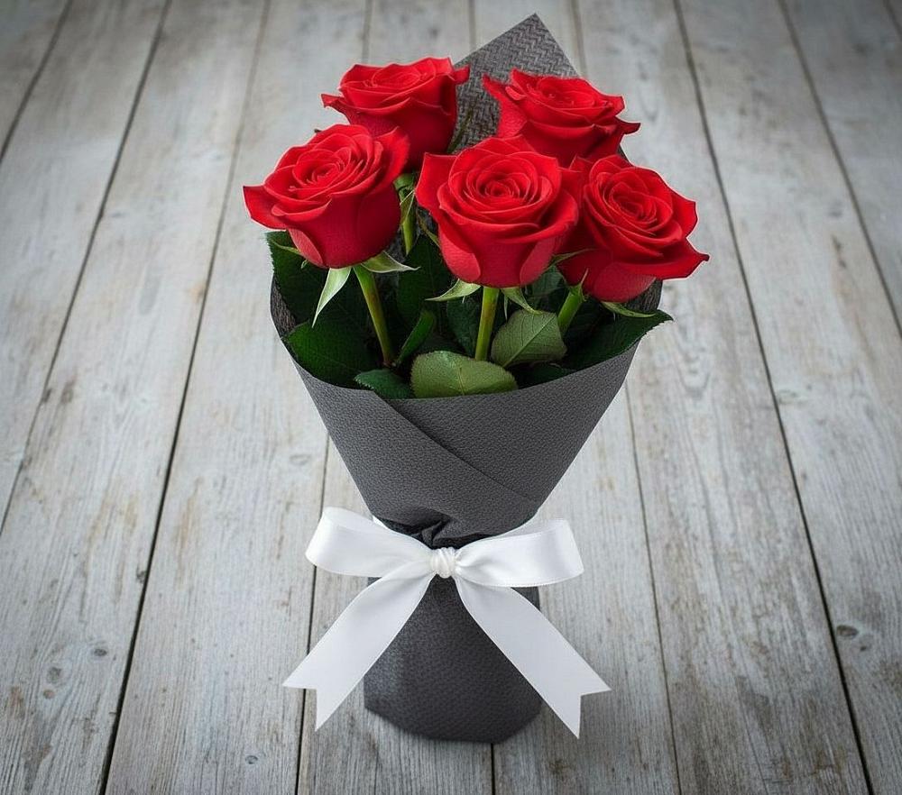 Букет 5 Красных роз Эдлесс Лав в Милославском