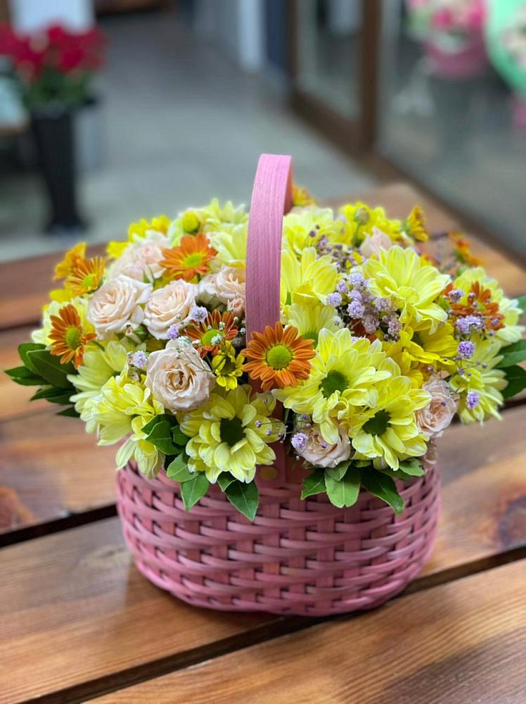 Цветочная композиция из Хризантемы и Розы в корзине в Милославском