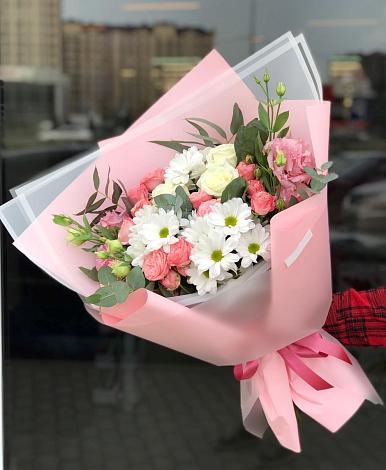 Букет цветов из: Розы, Лизиантусы и Хризантемы в Милославском