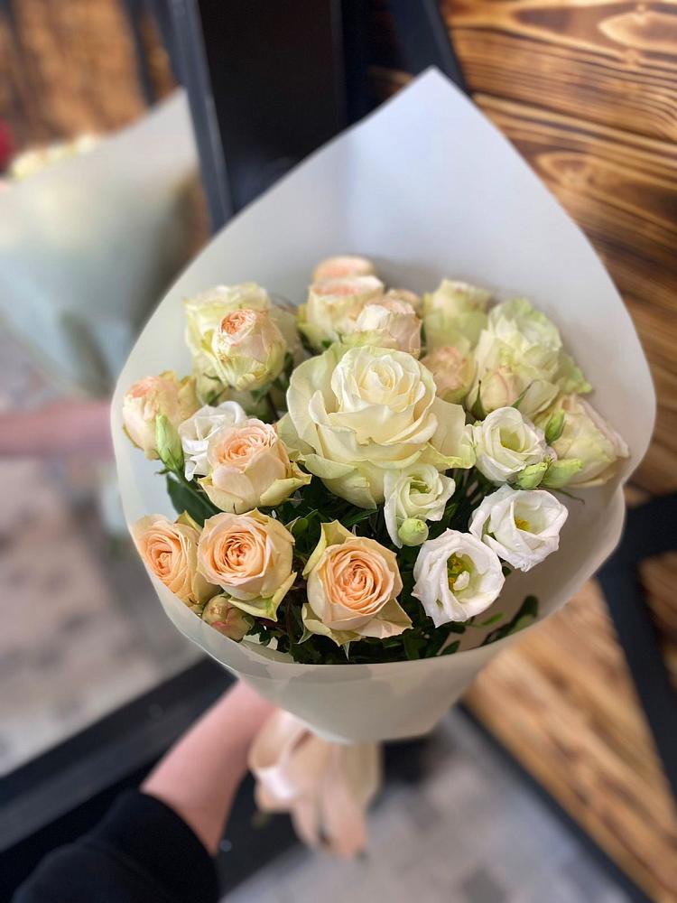 Букет цветов из: Розы и Лизиантусы в Милославском